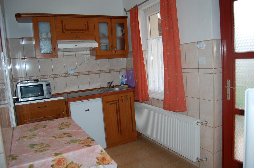 Zach Klara Utcai Apartman Вишеград Экстерьер фото