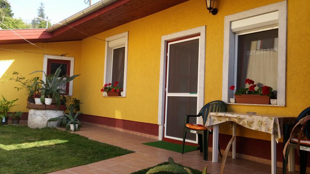 Zach Klara Utcai Apartman Вишеград Экстерьер фото
