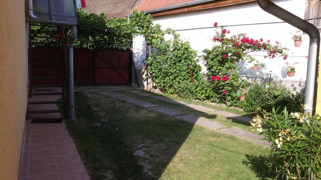 Zach Klara Utcai Apartman Вишеград Экстерьер фото